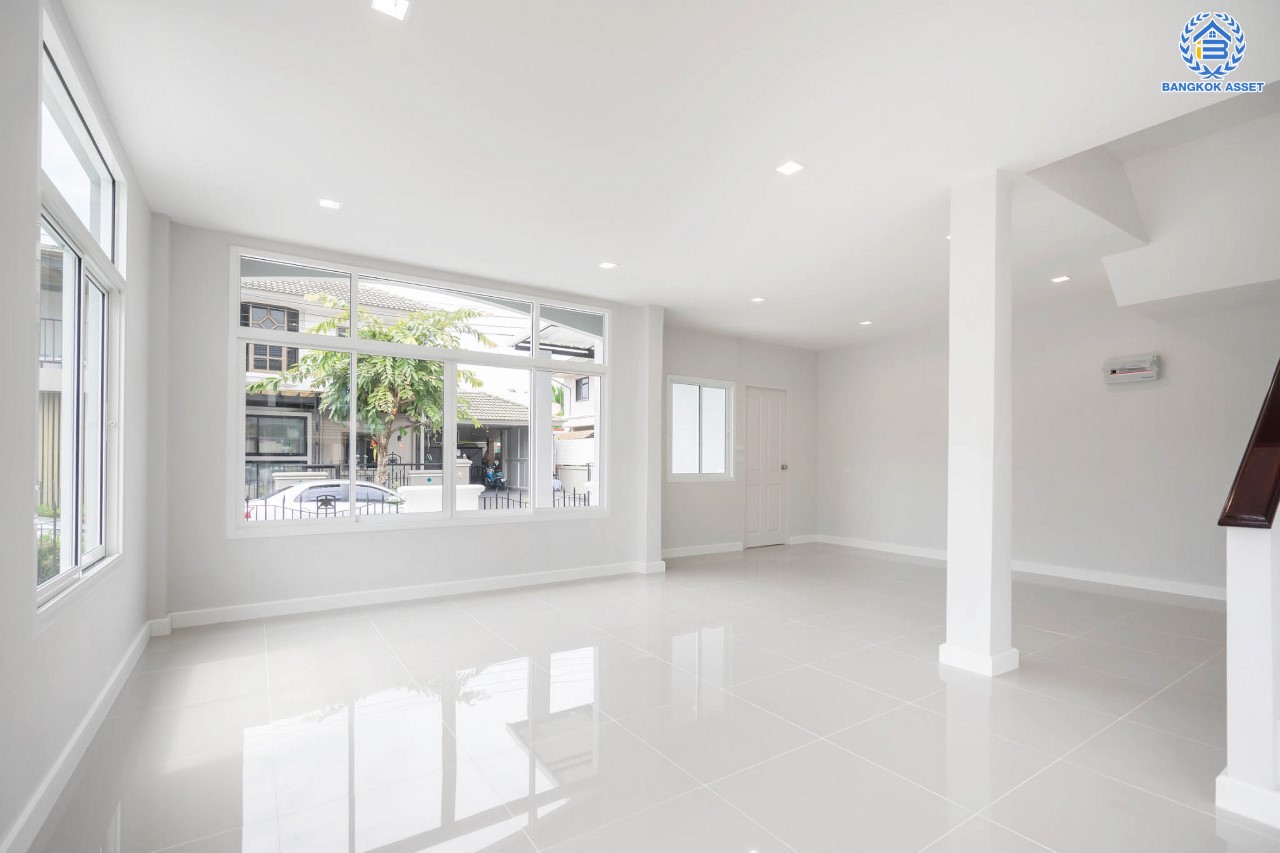 บ้านมือสองตกแต่งใหม่ ม.ศุภาลัย ออร์คิดปาร์ค2 ปิ่นเกล้า-ใกล้ถ.กาญจนาภิเษก หลังมุม ตกแต่งหรูหรา เนื้อที่ 69.8 ตร.ว. ฟังก์ชัน 4 ห้องนอน 4 ห้องน้ำ 1 ห้องแม่บ้าน จอดรถได้ 2 คัน บนทำเลเดินทางสะดวก เชื่อมต่อหลายเส้นทาง และเดอะมอลล์บางแค ทางด่วน "กาญจนาภิเษก" และรถไฟฟ้า "สถานีภาษีเจริญ"